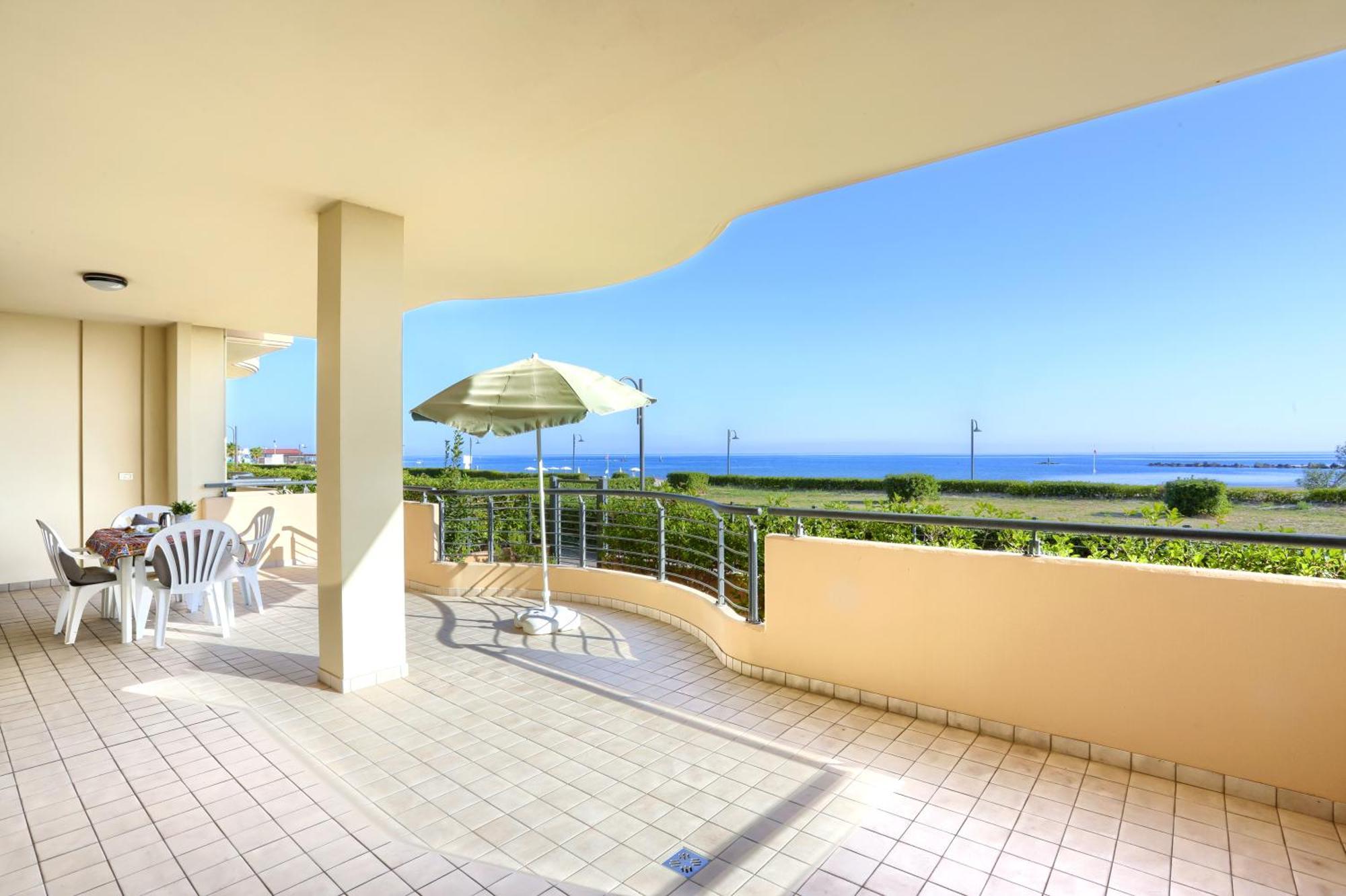 Mazzarosa Residence Розето-дельи-Абруцци Экстерьер фото