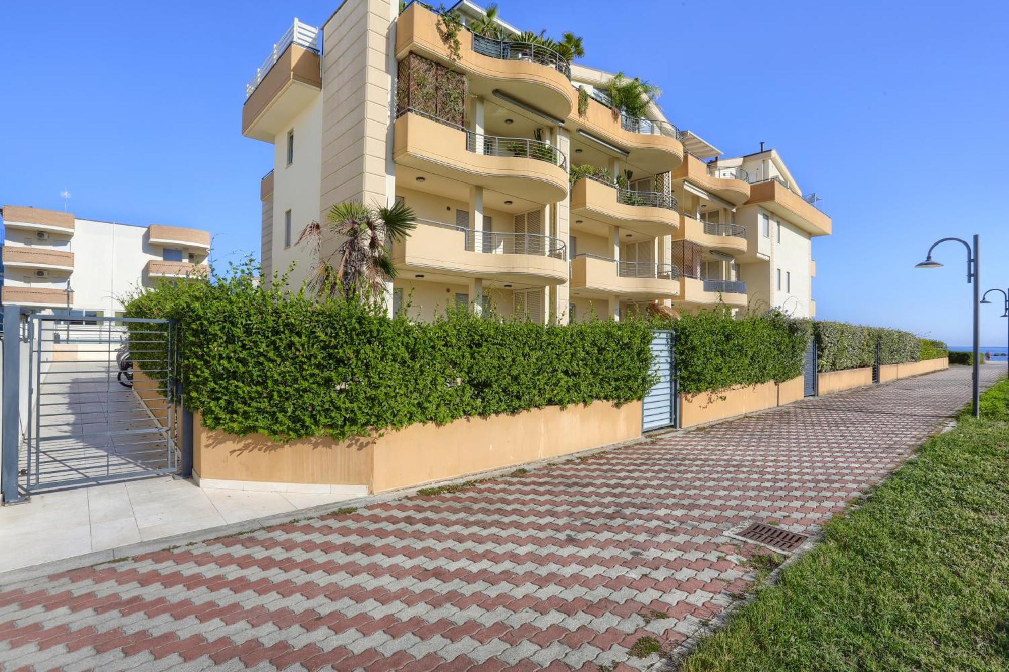 Mazzarosa Residence Розето-дельи-Абруцци Экстерьер фото