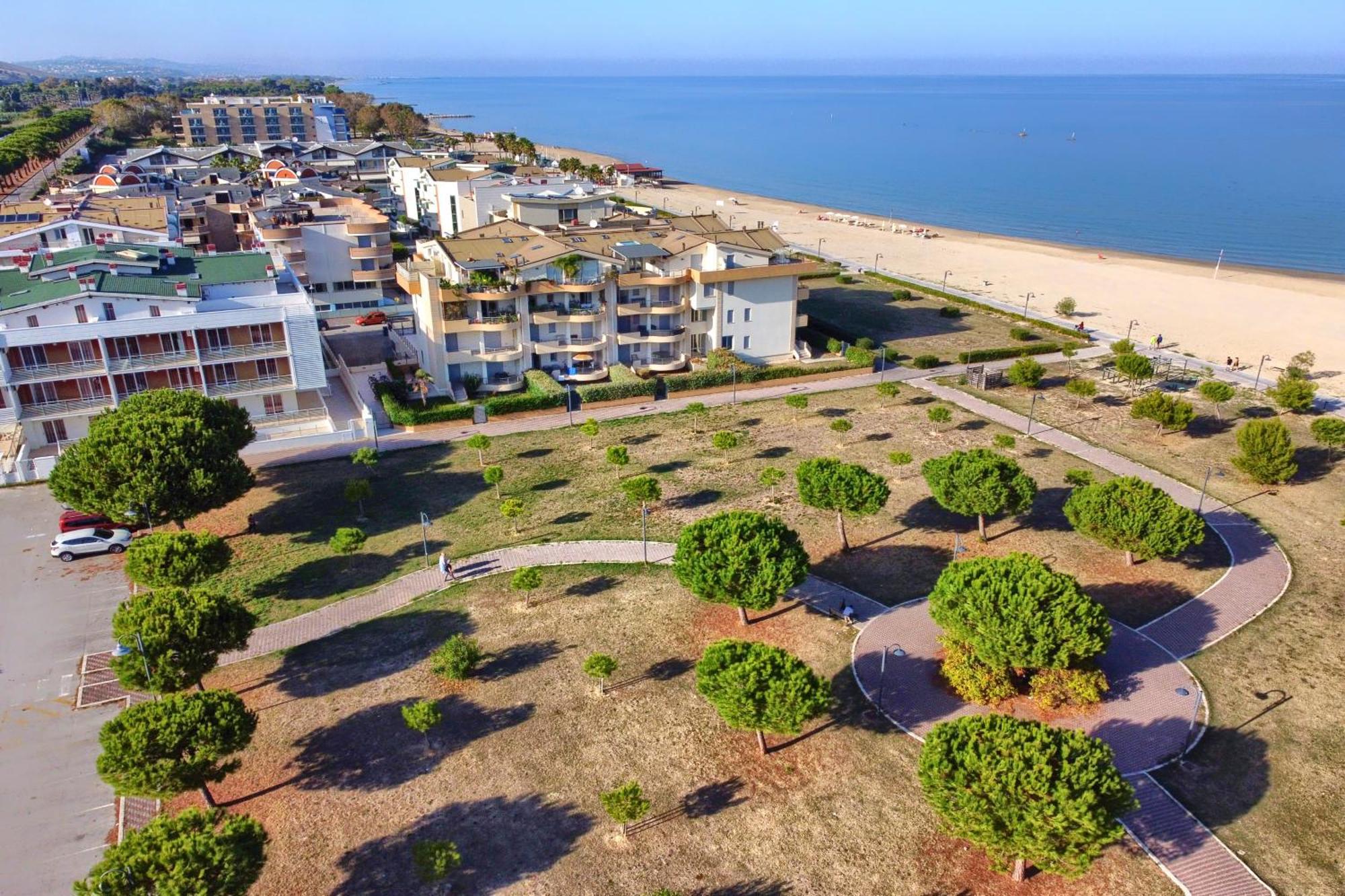 Mazzarosa Residence Розето-дельи-Абруцци Экстерьер фото